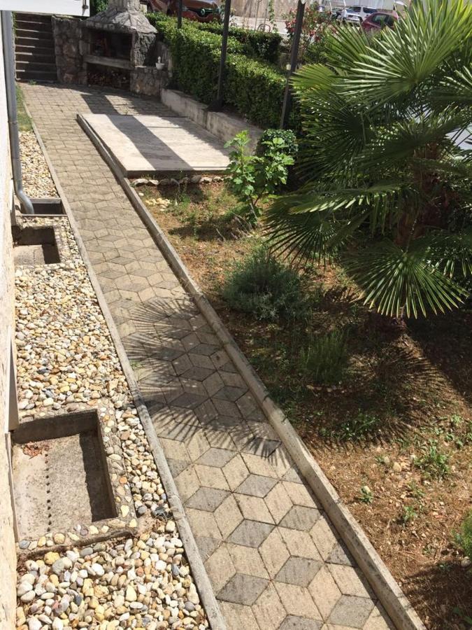 Apartmani Ana Malinska Exterior foto