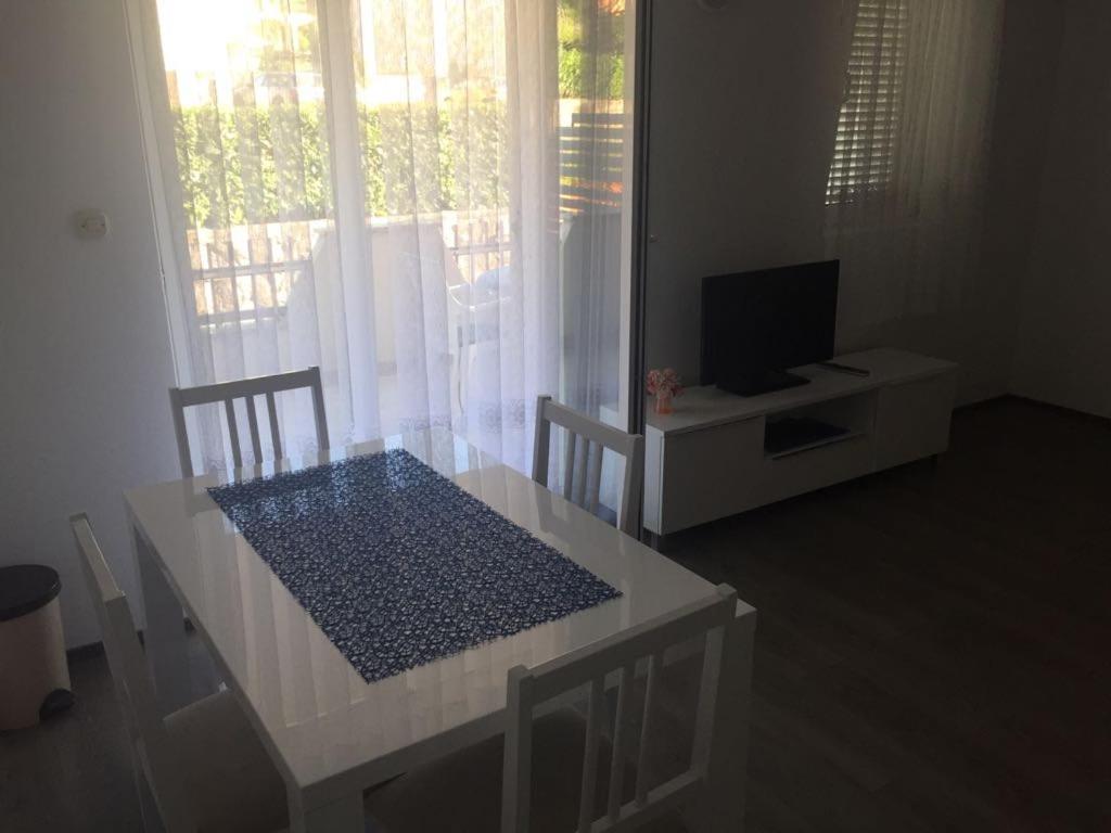 Apartmani Ana Malinska Exterior foto