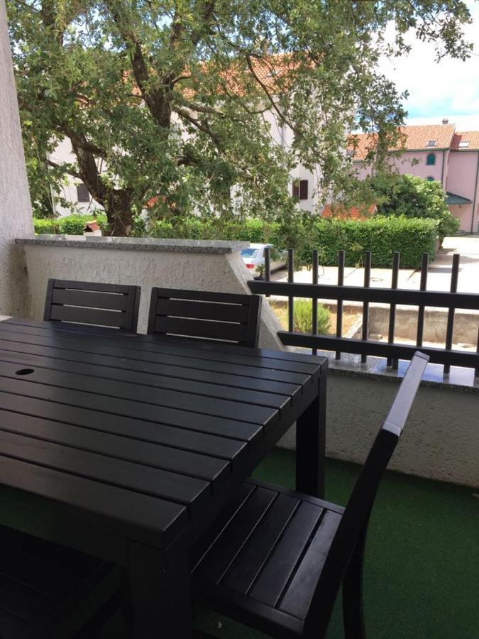 Apartmani Ana Malinska Exterior foto