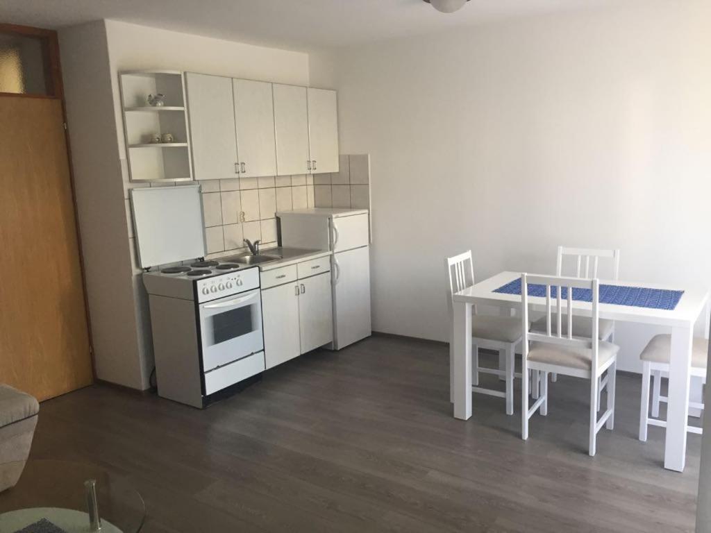 Apartmani Ana Malinska Exterior foto